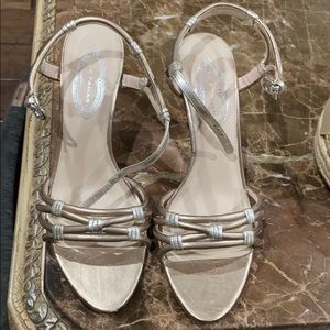 Cute small heels. Not too high.